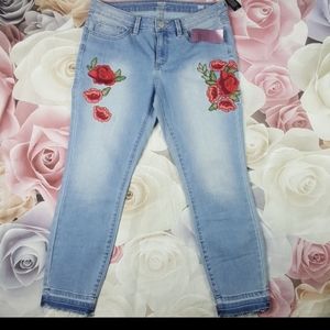 A.n.a NWOT Rose Embroidered Skinny Ankle Jeans
